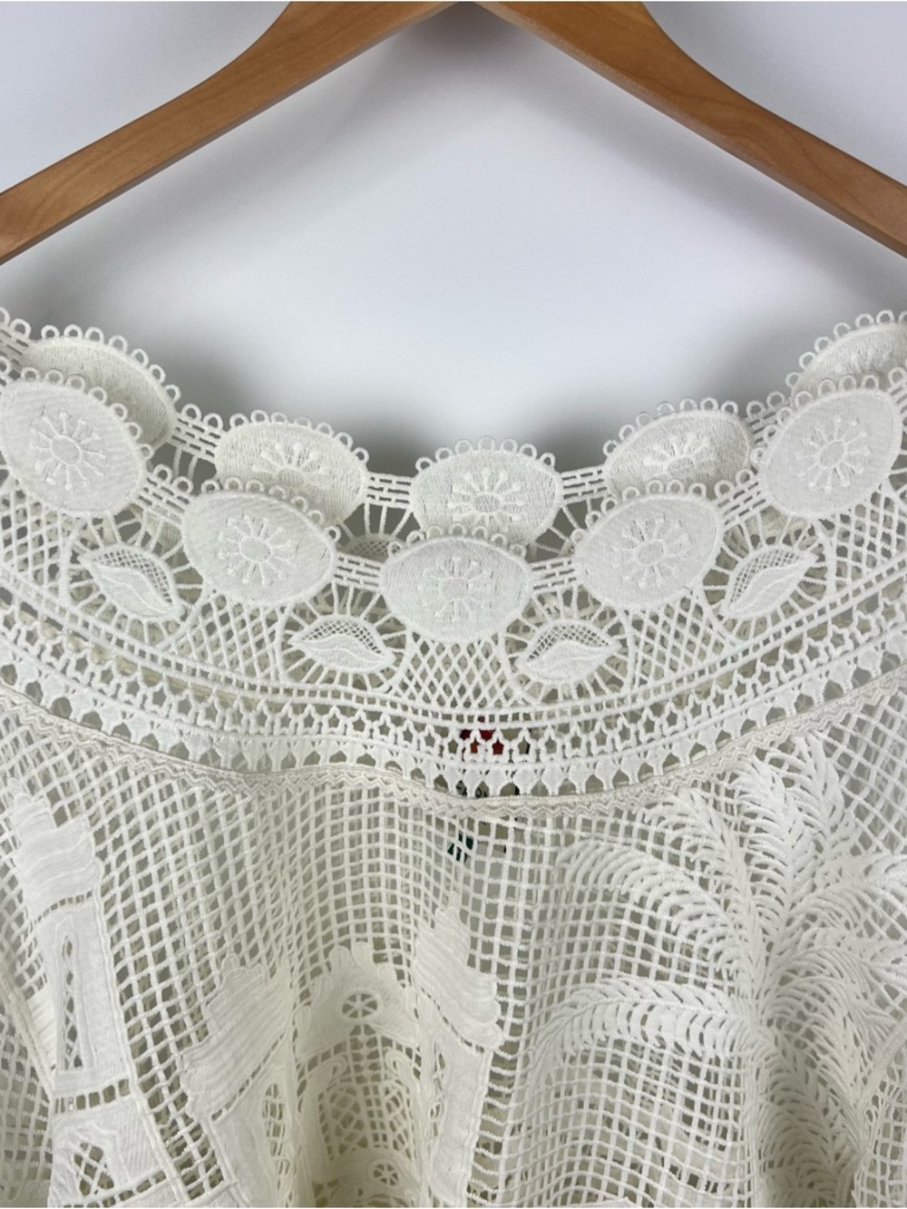 FARM Rio Morada Boa Guipure Blouse Crochet Coastal Resort Off White Size L - Picture 6 of 13